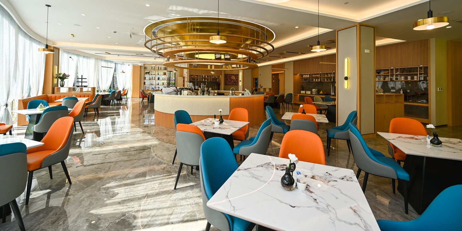 CAMPUS DINING HALL