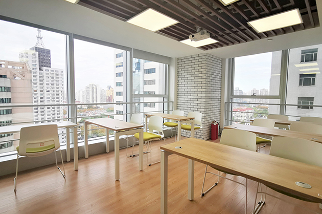 Our Shanghai campus has 5 big classrooms and 8 private classrooms which can accommodate 85 Students.